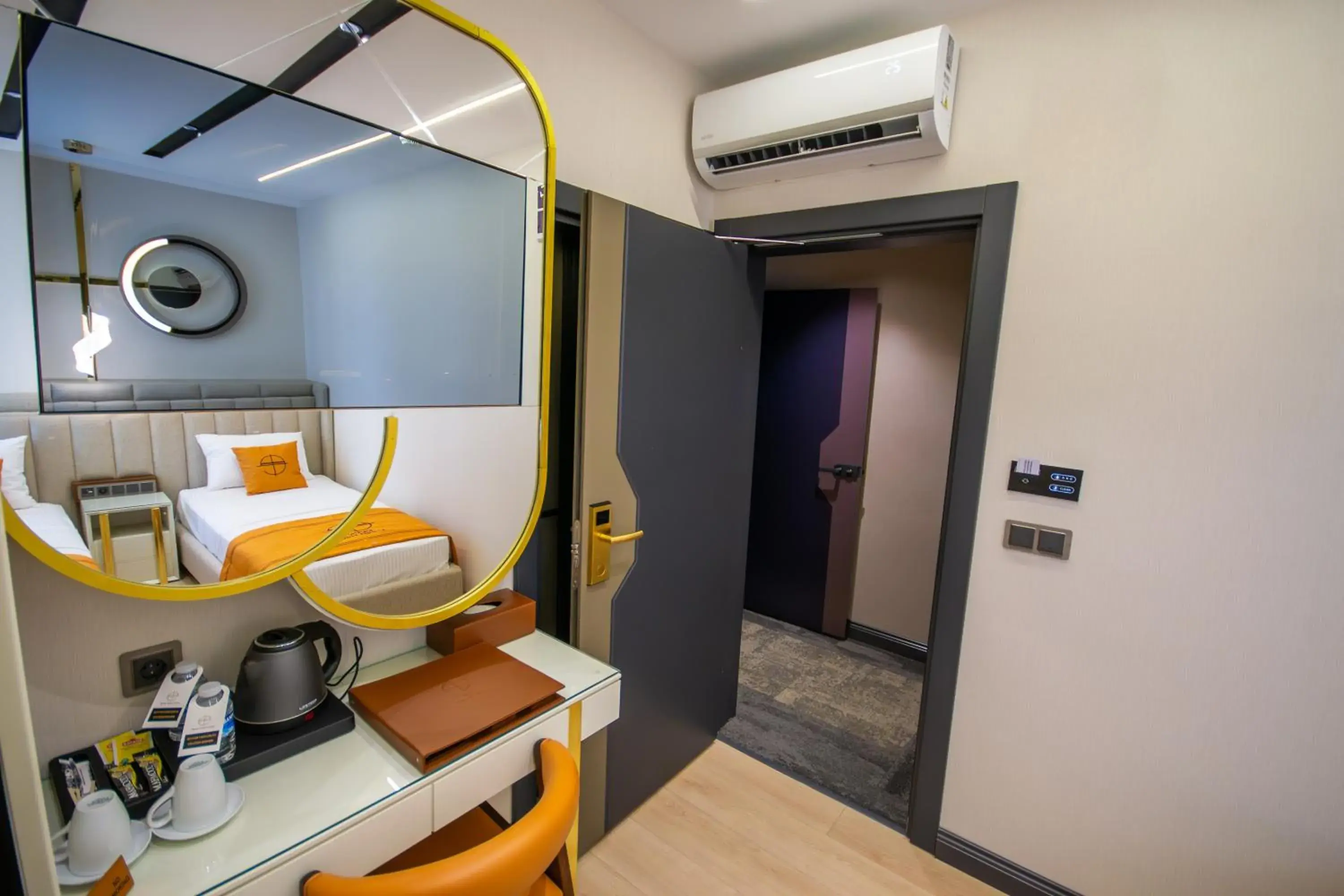 Standard Twin Room in Elysian Airport Hotel & Restaurant Standard Twin Room in Elysian Airport Hotel & Restaurant