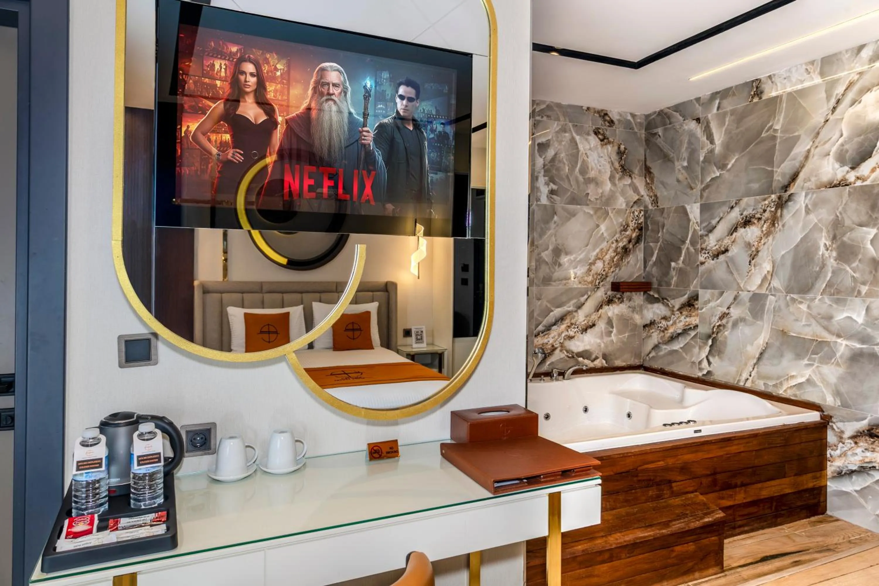 Hot Tub in Elysian Airport Hotel & Restaurant