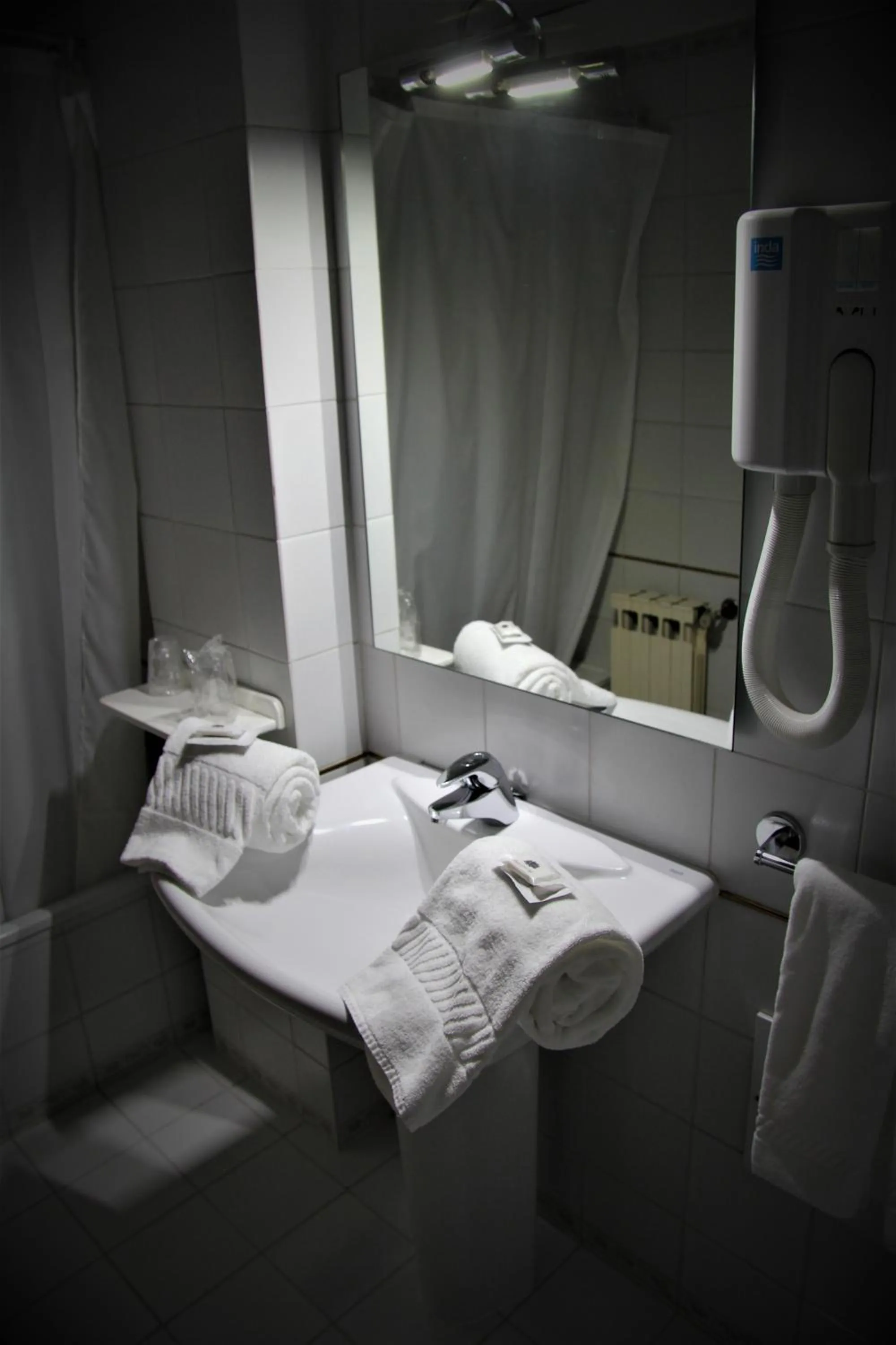 Toilet, Bed in Hotel de Arganil