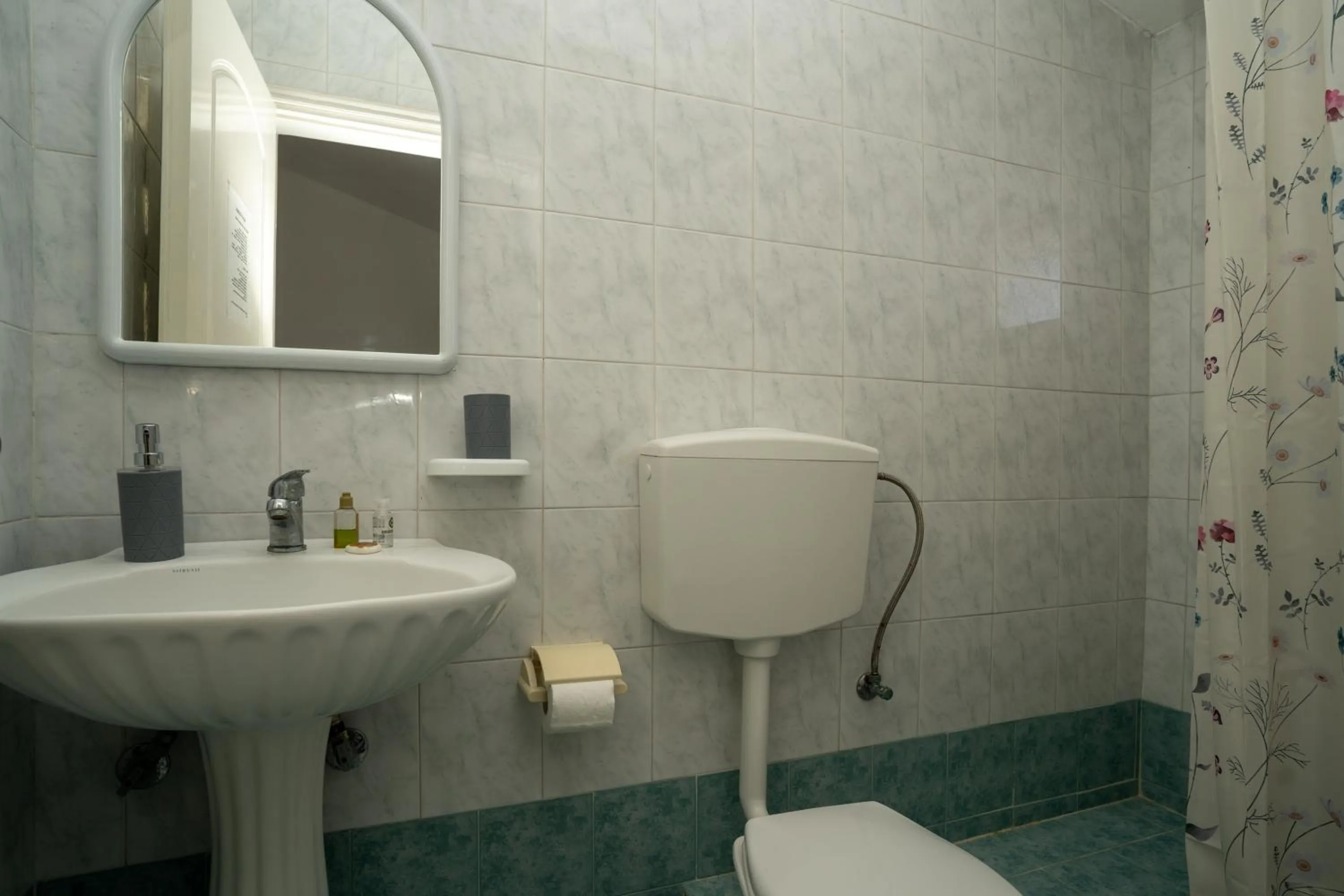 Toilet in Alex Studios