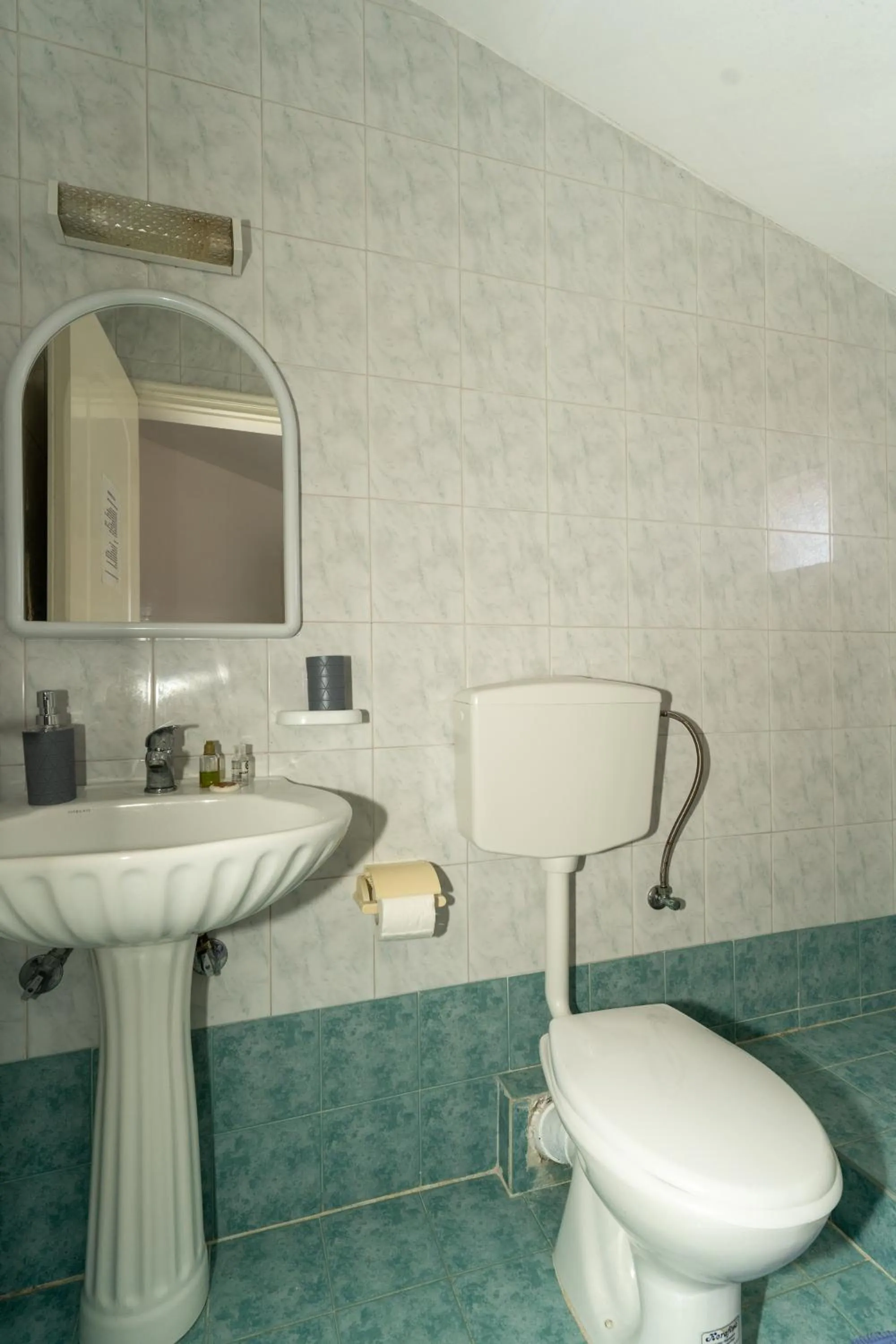 Toilet in Alex Studios