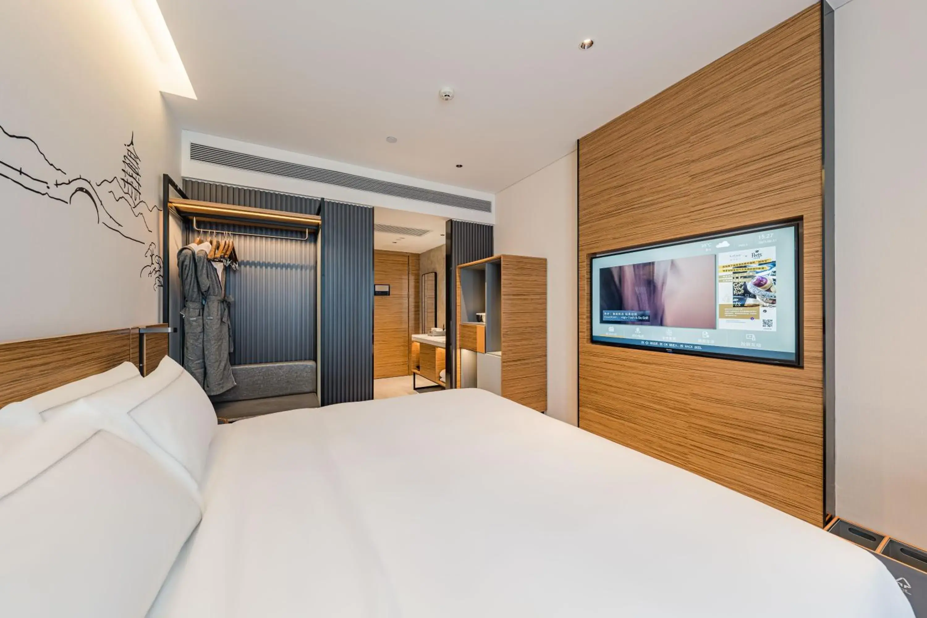 Deluxe Queen Room in UrCove by HYATT Hangzhou Riverside CBD Deluxe Queen Room in UrCove by HYATT Hangzhou Riverside CBD