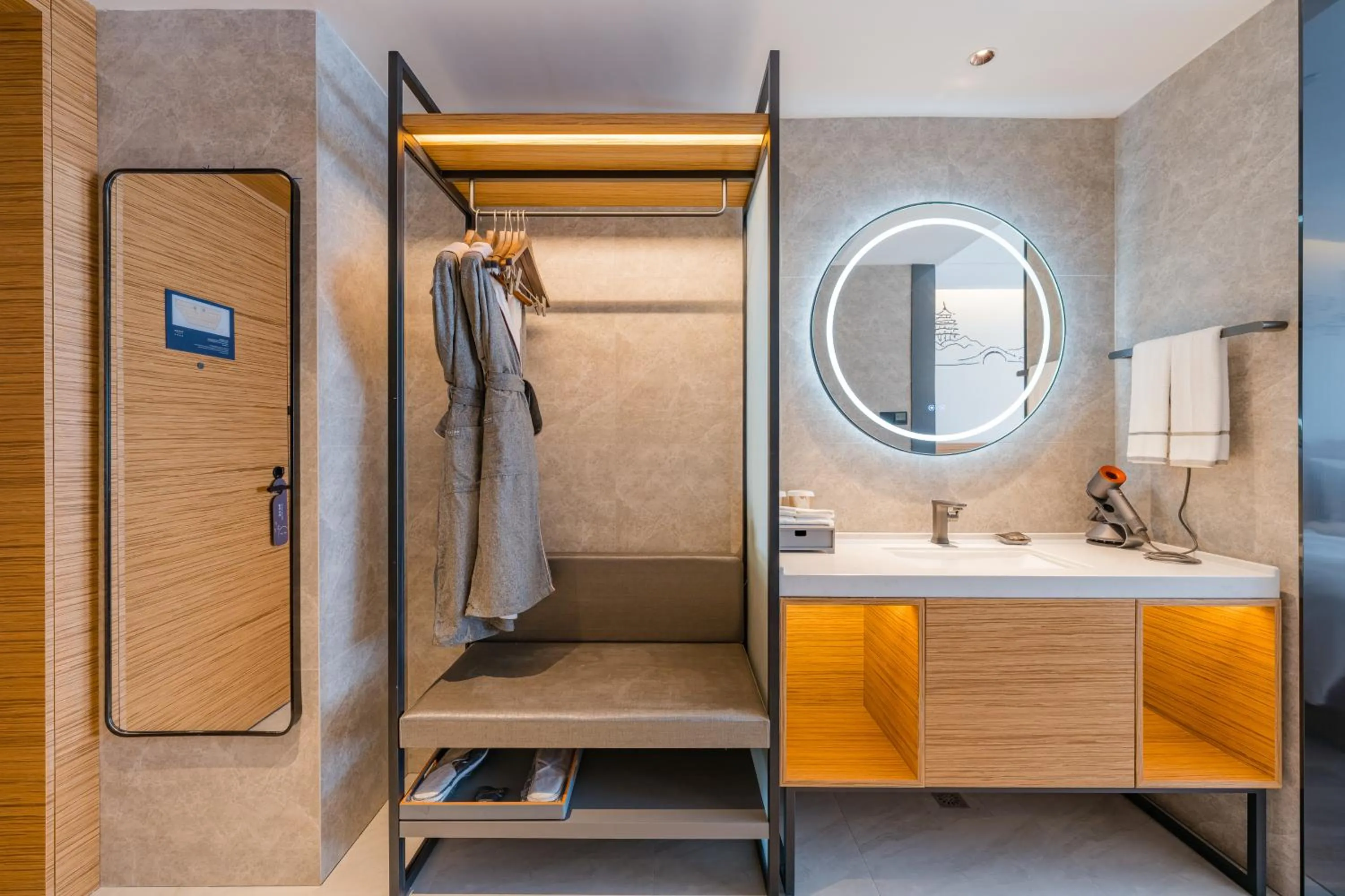 wardrobe in UrCove by HYATT Hangzhou Riverside CBD
