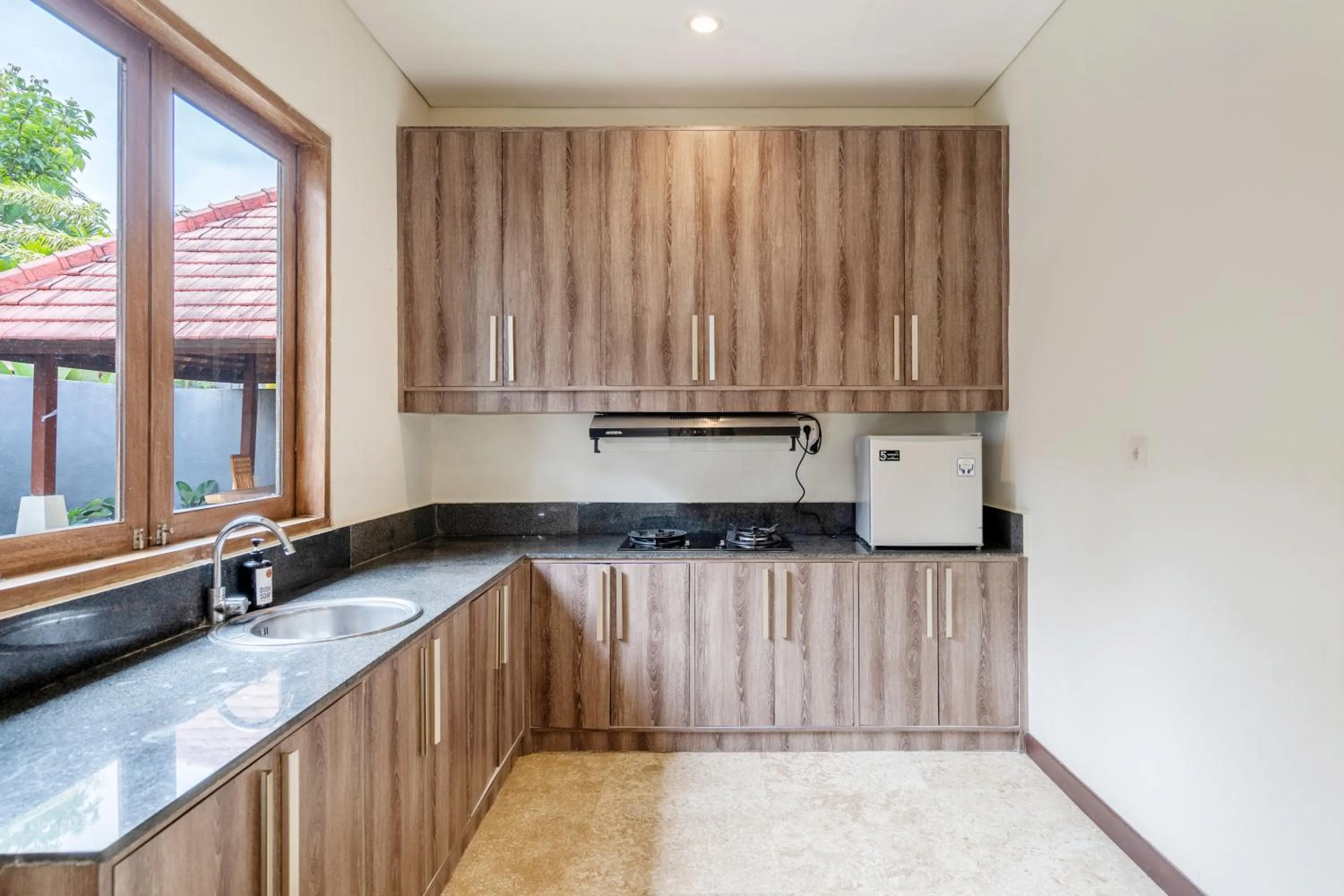 Kitchen or kitchenette in Kings Villas Sanur by Moria