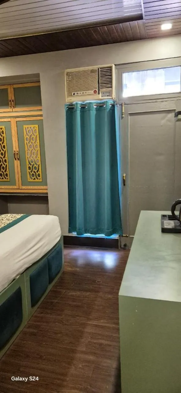 Bed in Hi hotel By Madras