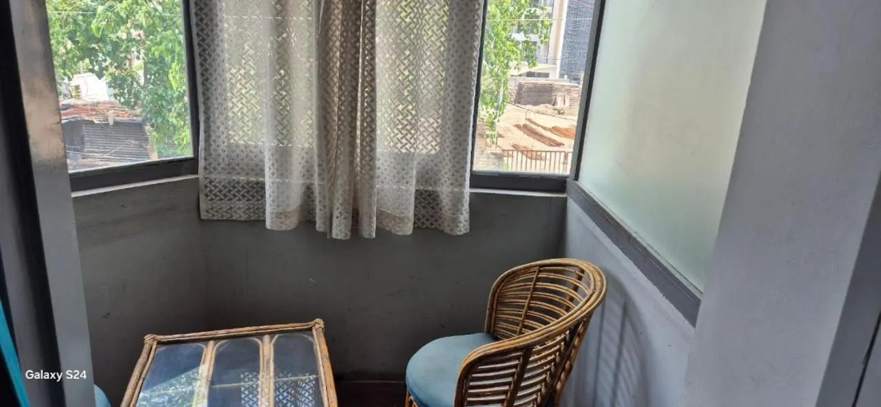 Seating area in Hi hotel By Madras