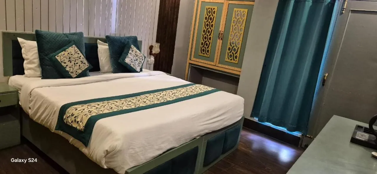Bed in Hi hotel By Madras