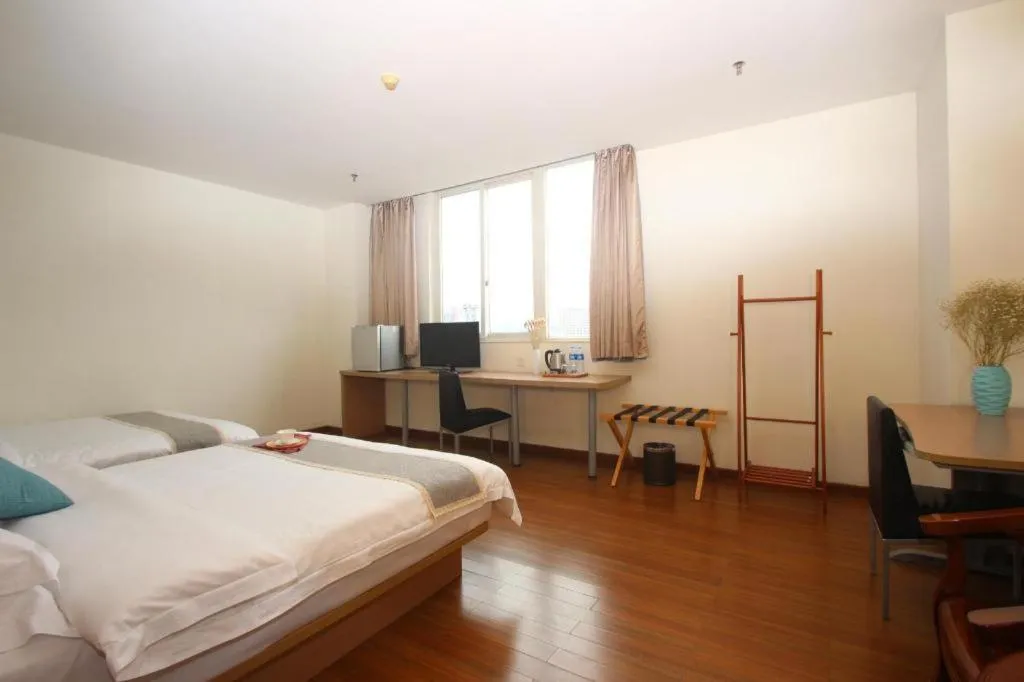 Bed in Yian Business Hotel