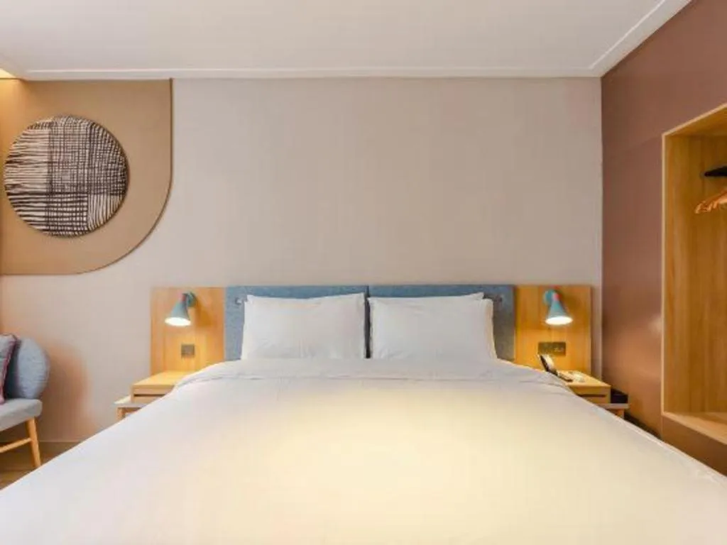 Bed in Home Inn Hotel Chengdu Gaoshengqiao Subway Station