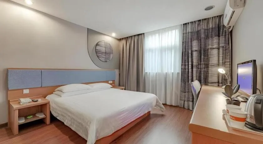 Bed in Home Inn Hotel Chengdu Gaoshengqiao Subway Station