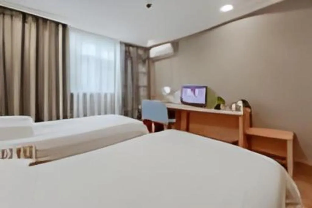 Bed in Home Inn Hotel Chengdu Gaoshengqiao Subway Station