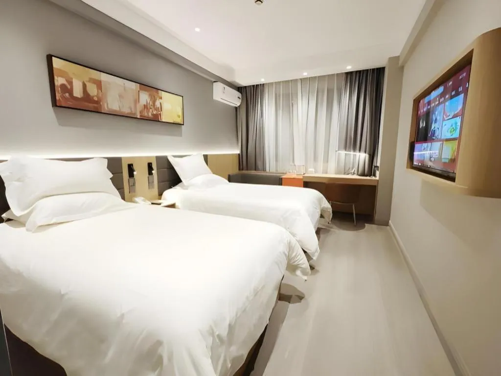 Bed in Jinjiang Inn Wuxi Liangqing Road Wanda Plaza Yunhe Bay Industrial Center