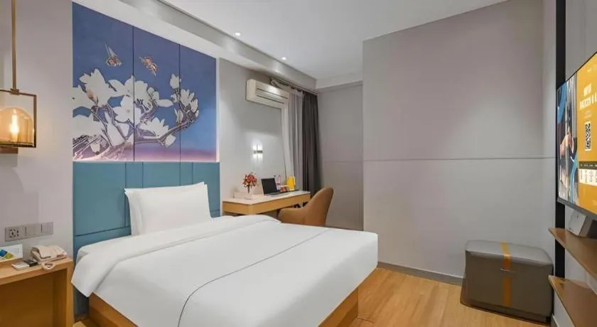 Bed in Jinjiang Inn Wuxi Liangqing Road Wanda Plaza Yunhe Bay Industrial Center