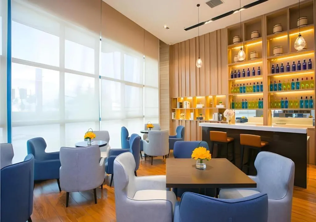 Echarm Hotel Wuhan Changjiang New District Gaoche Metro Station