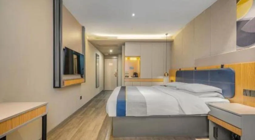 Bed in City Comfort Inn Hotel Wuhan Optics Valley Square Metro Station Zhongnan Minzu University
