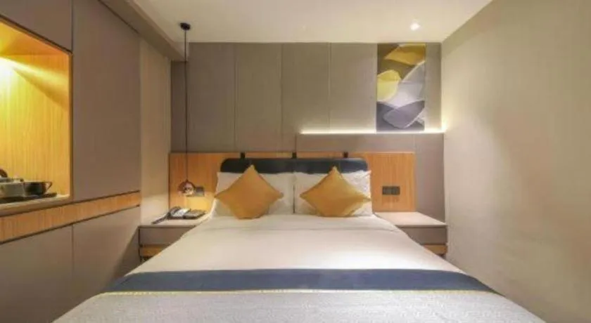 Bed in City Comfort Inn Hotel Wuhan Optics Valley Square Metro Station Zhongnan Minzu University