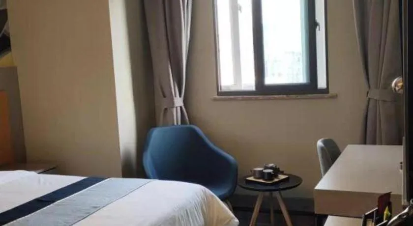 Bed in City Comfort Inn Hotel Wuhan Optics Valley Square Metro Station Zhongnan Minzu University