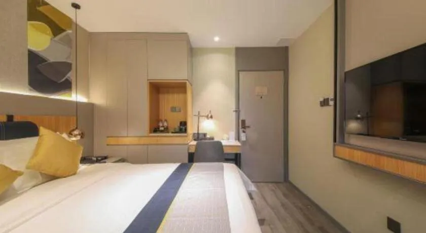 Bed in City Comfort Inn Hotel Wuhan Optics Valley Square Metro Station Zhongnan Minzu University