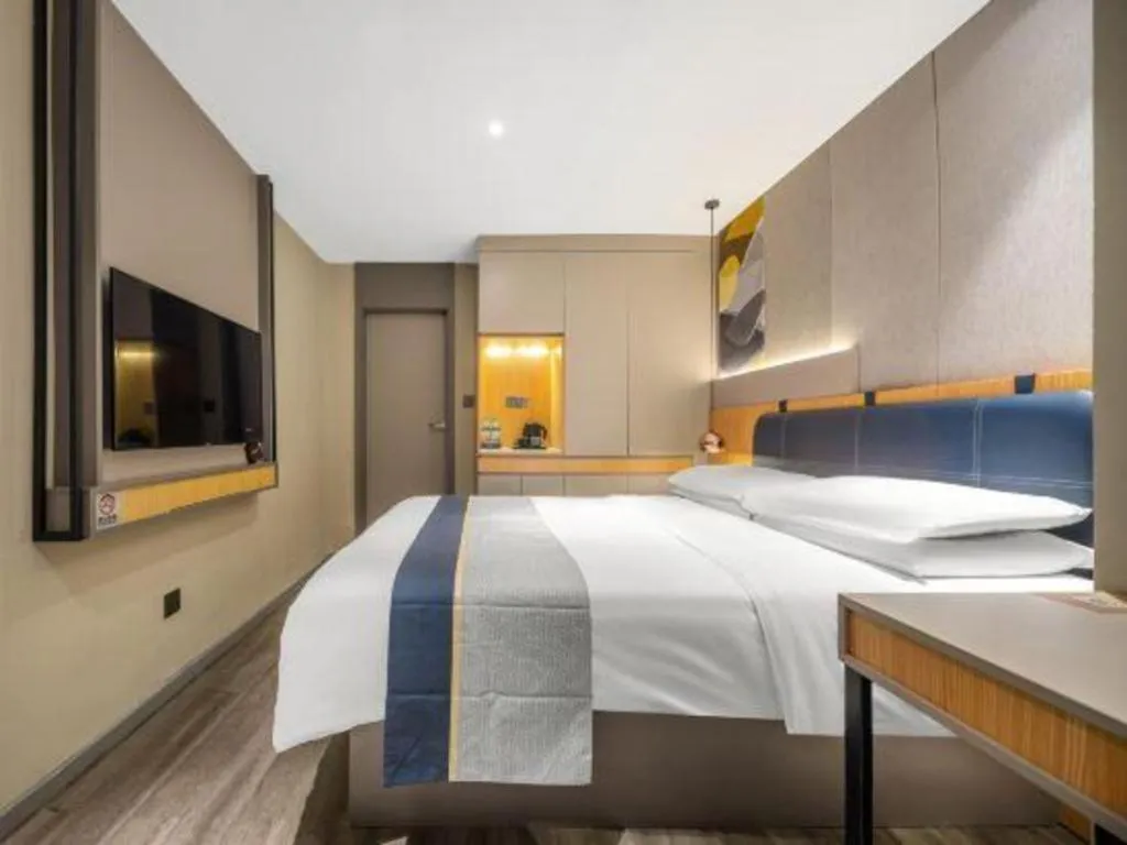 Bed in City Comfort Inn Hotel Wuhan Optics Valley Square Metro Station Zhongnan Minzu University