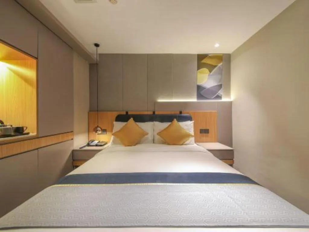 Bed in City Comfort Inn Hotel Wuhan Optics Valley Square Metro Station Zhongnan Minzu University