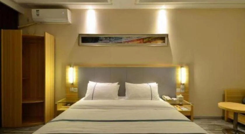 Bed in City Comfort Inn Hotel Wuhan Optics Valley Square Metro Station Zhongnan Minzu University