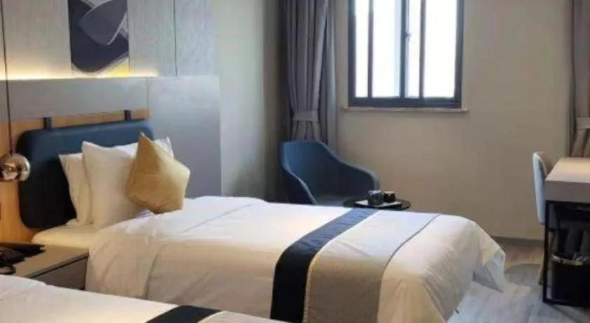 Bed in City Comfort Inn Hotel Wuhan Optics Valley Square Metro Station Zhongnan Minzu University