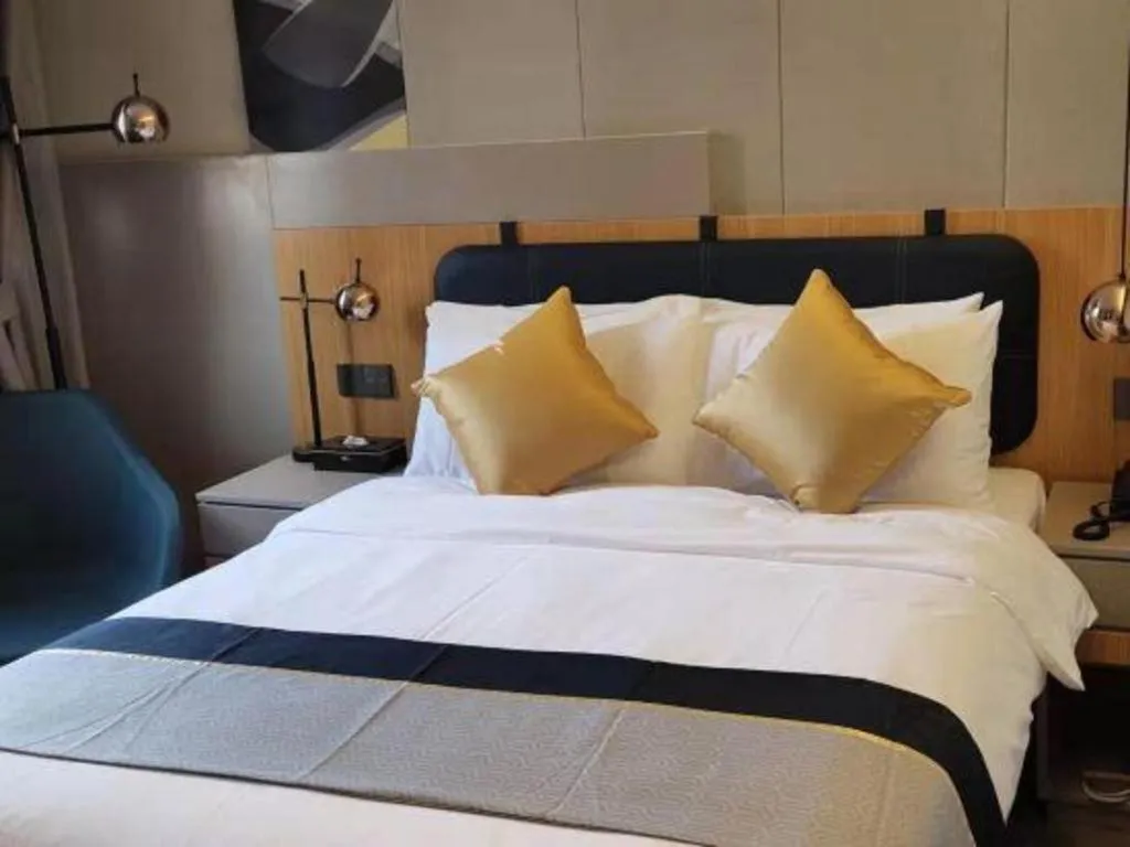 Bed in City Comfort Inn Hotel Wuhan Optics Valley Square Metro Station Zhongnan Minzu University