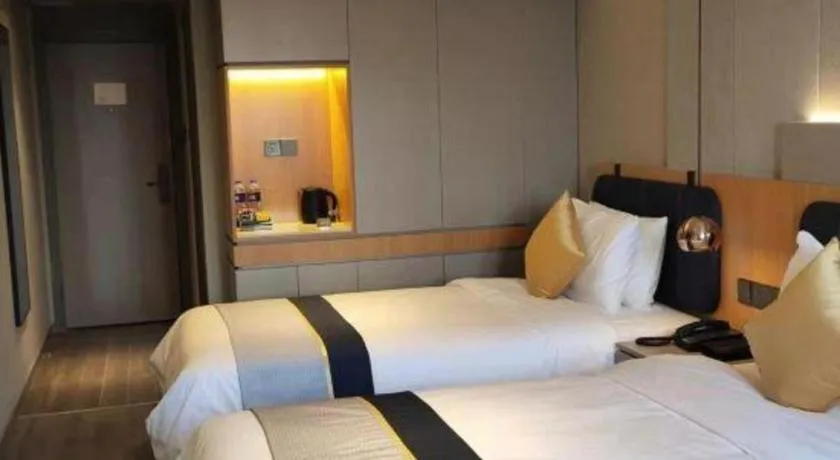 Bed in City Comfort Inn Hotel Wuhan Optics Valley Square Metro Station Zhongnan Minzu University