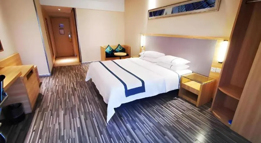 Bed in City Comfort Inn Hotel Wuhan Optics Valley Square Metro Station Zhongnan Minzu University