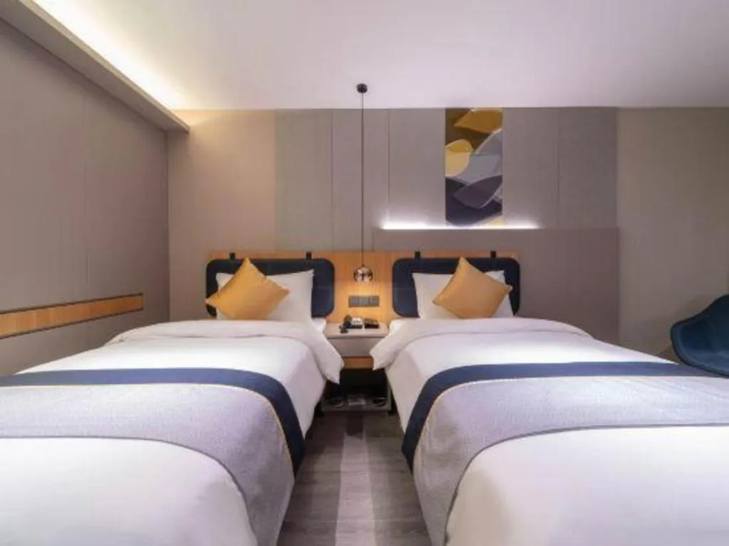 Bed in City Comfort Inn Hotel Wuhan Optics Valley Square Metro Station Zhongnan Minzu University
