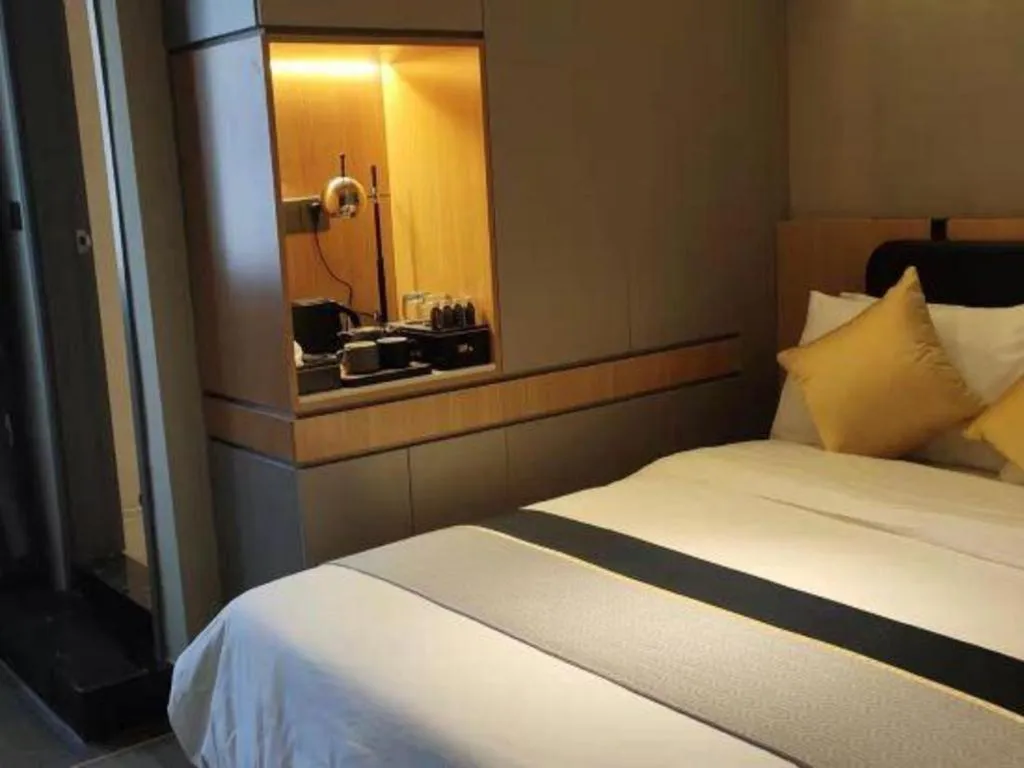 Bed in City Comfort Inn Hotel Wuhan Optics Valley Square Metro Station Zhongnan Minzu University