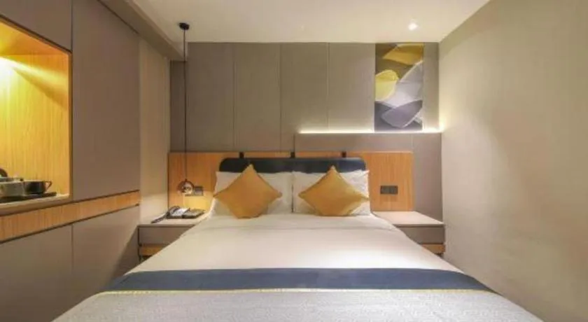 Bed in City Comfort Inn Hotel Wuhan Optics Valley Square Metro Station Zhongnan Minzu University