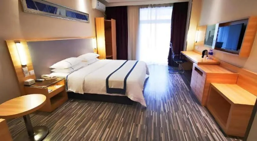 Bed in City Comfort Inn Hotel Wuhan Optics Valley Square Metro Station Zhongnan Minzu University