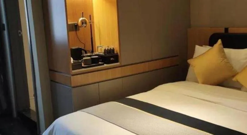 Bed in City Comfort Inn Hotel Wuhan Optics Valley Square Metro Station Zhongnan Minzu University