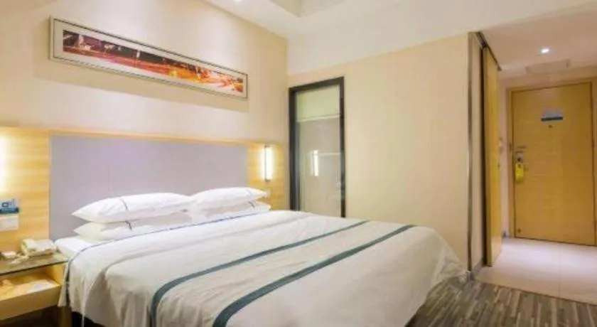 Bed in City Comfort Inn Hotel Wuhan Optics Valley Square Metro Station Zhongnan Minzu University