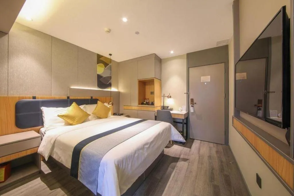 Bed in City Comfort Inn Hotel Wuhan Optics Valley Square Metro Station Zhongnan Minzu University
