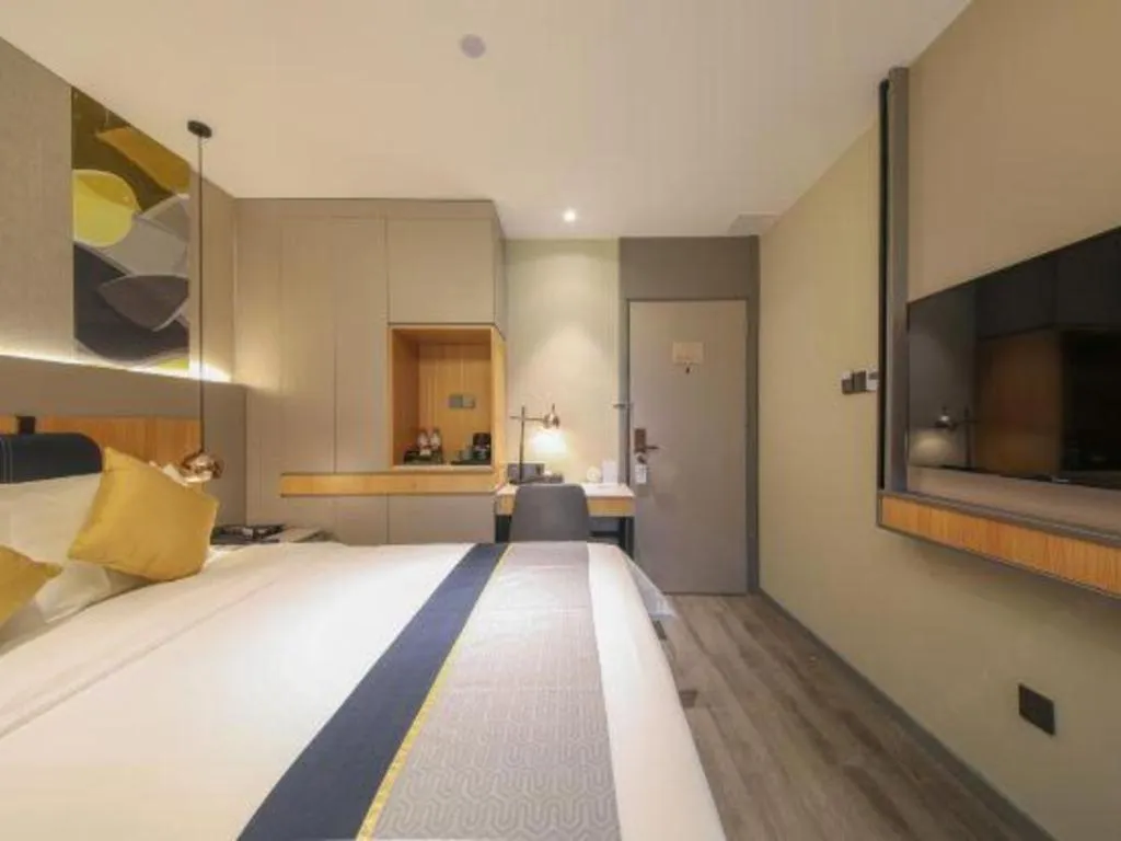 Bed in City Comfort Inn Hotel Wuhan Optics Valley Square Metro Station Zhongnan Minzu University
