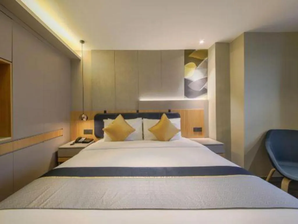 Bed in City Comfort Inn Hotel Wuhan Optics Valley Square Metro Station Zhongnan Minzu University