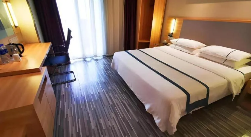 Bed in City Comfort Inn Hotel Wuhan Optics Valley Square Metro Station Zhongnan Minzu University