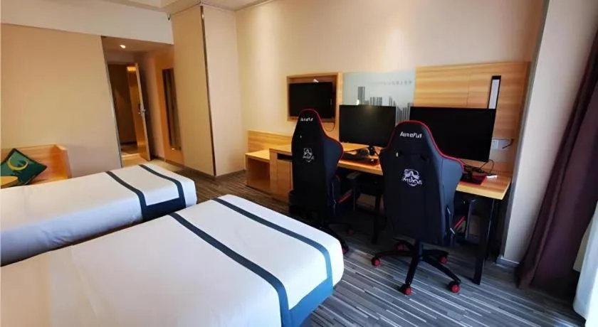 Bed in City Comfort Inn Hotel Wuhan Optics Valley Square Metro Station Zhongnan Minzu University