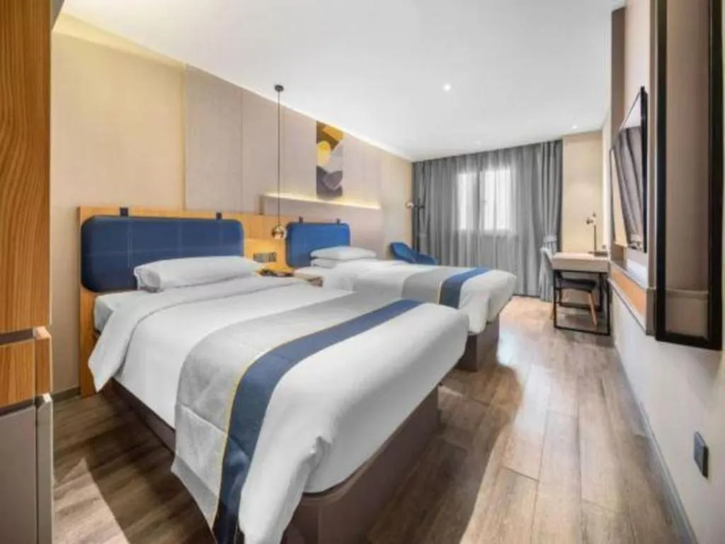 Bed in City Comfort Inn Hotel Wuhan Optics Valley Square Metro Station Zhongnan Minzu University