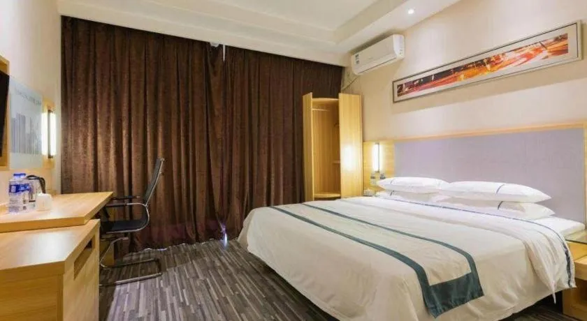 Bed in City Comfort Inn Hotel Wuhan Optics Valley Square Metro Station Zhongnan Minzu University