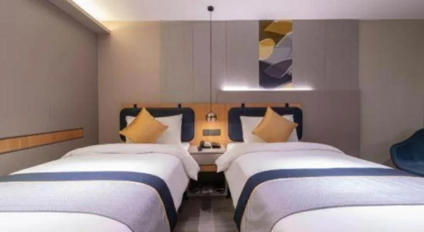 Bed in City Comfort Inn Hotel Wuhan Optics Valley Square Metro Station Zhongnan Minzu University