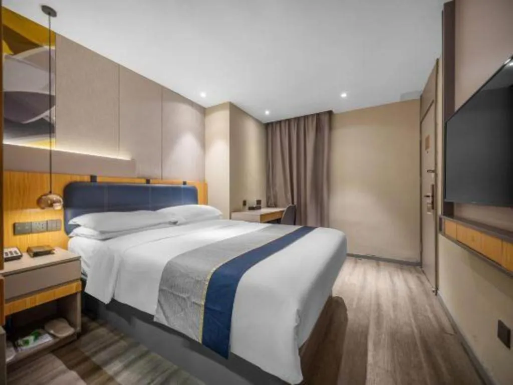 Bed in City Comfort Inn Hotel Wuhan Optics Valley Square Metro Station Zhongnan Minzu University