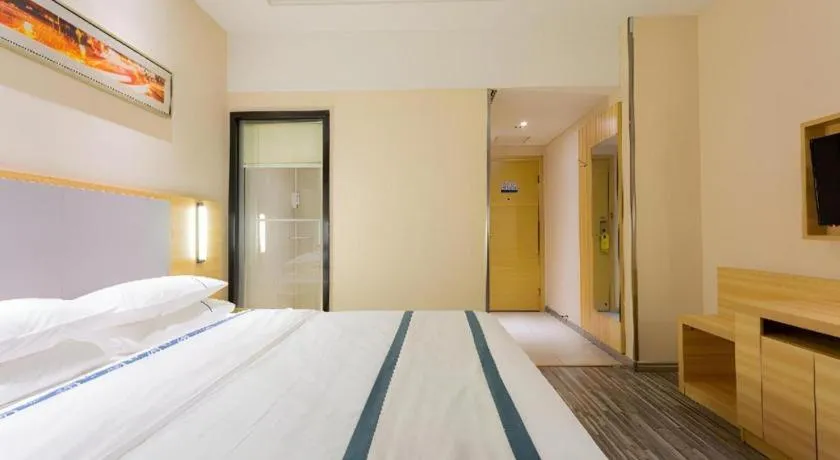 Bed in City Comfort Inn Hotel Wuhan Optics Valley Square Metro Station Zhongnan Minzu University