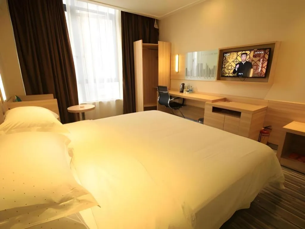 Bed in City Comfort Inn Guangzhou Zhongluotan Culture Square