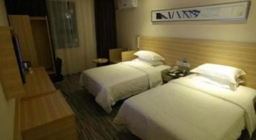 Bed in City Comfort Inn Guangzhou Zhongluotan Culture Square