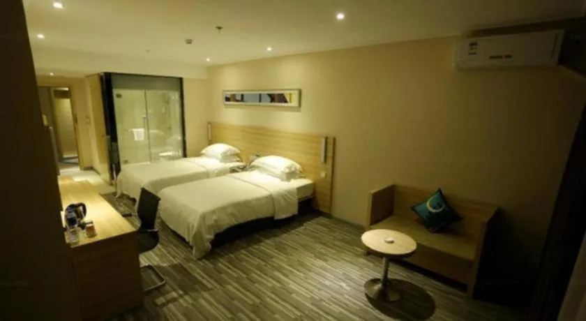 Bed in City Comfort Inn Guangzhou Zhongluotan Culture Square