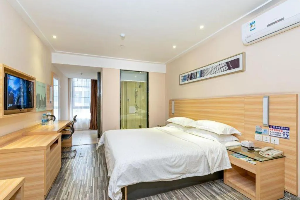 Bed in City Comfort Inn Guangzhou Zhongluotan Culture Square