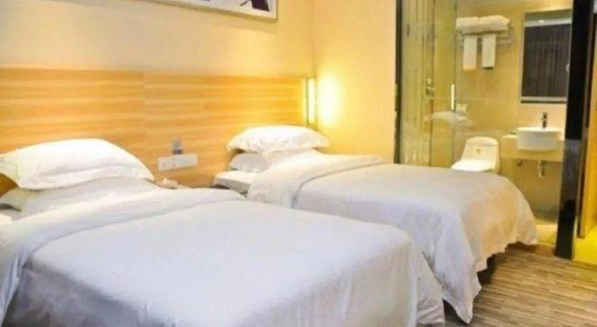 Bed in City Comfort Inn Guangzhou Zhongluotan Culture Square